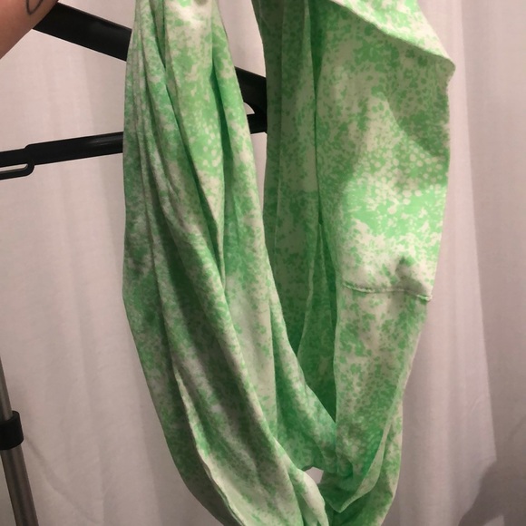 Old Navy Scarf 🍀☘️🍀☘️ - Picture 2 of 2